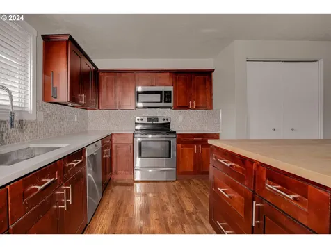 1925 NE Darby Street Hillsboro OR 97124