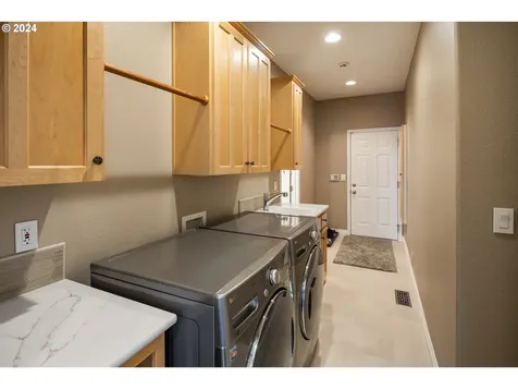 19100 NE Finnigan Hill Road Newberg OR 97132