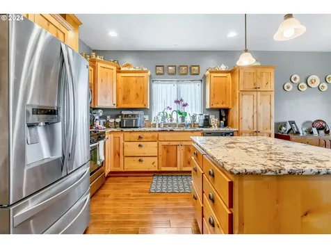 1130 S 40th Court Springfield OR 97478