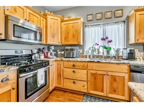 1130 S 40th Court Springfield OR 97478