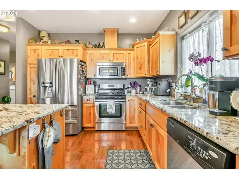 1130 S 40th Court Springfield OR 97478