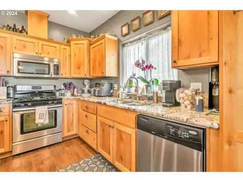 1130 S 40th Court Springfield OR 97478