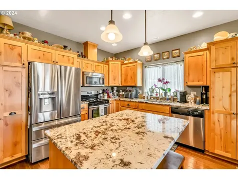 1130 S 40th Court Springfield OR 97478