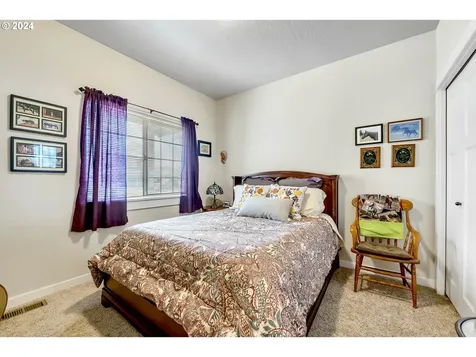 1130 S 40th Court Springfield OR 97478