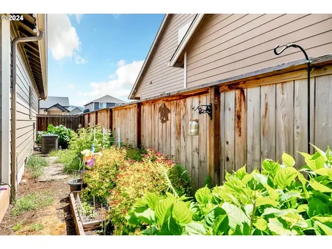 1130 S 40th Court Springfield OR 97478