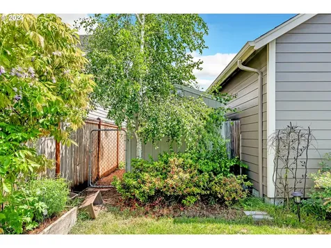 1130 S 40th Court Springfield OR 97478