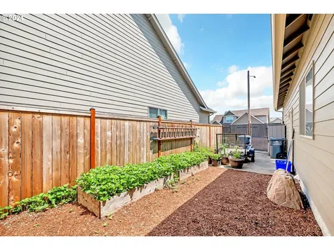 1130 S 40th Court Springfield OR 97478