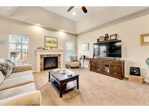 1130 S 40th Court Springfield OR 97478