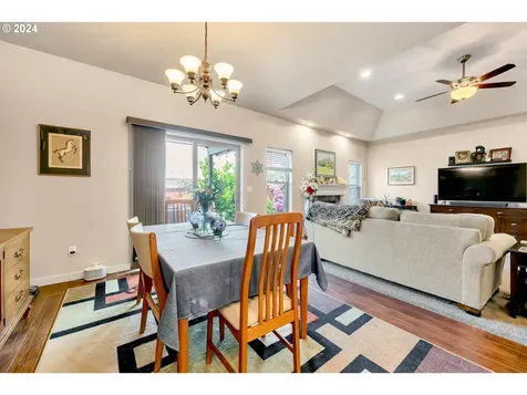 1130 S 40th Court Springfield OR 97478