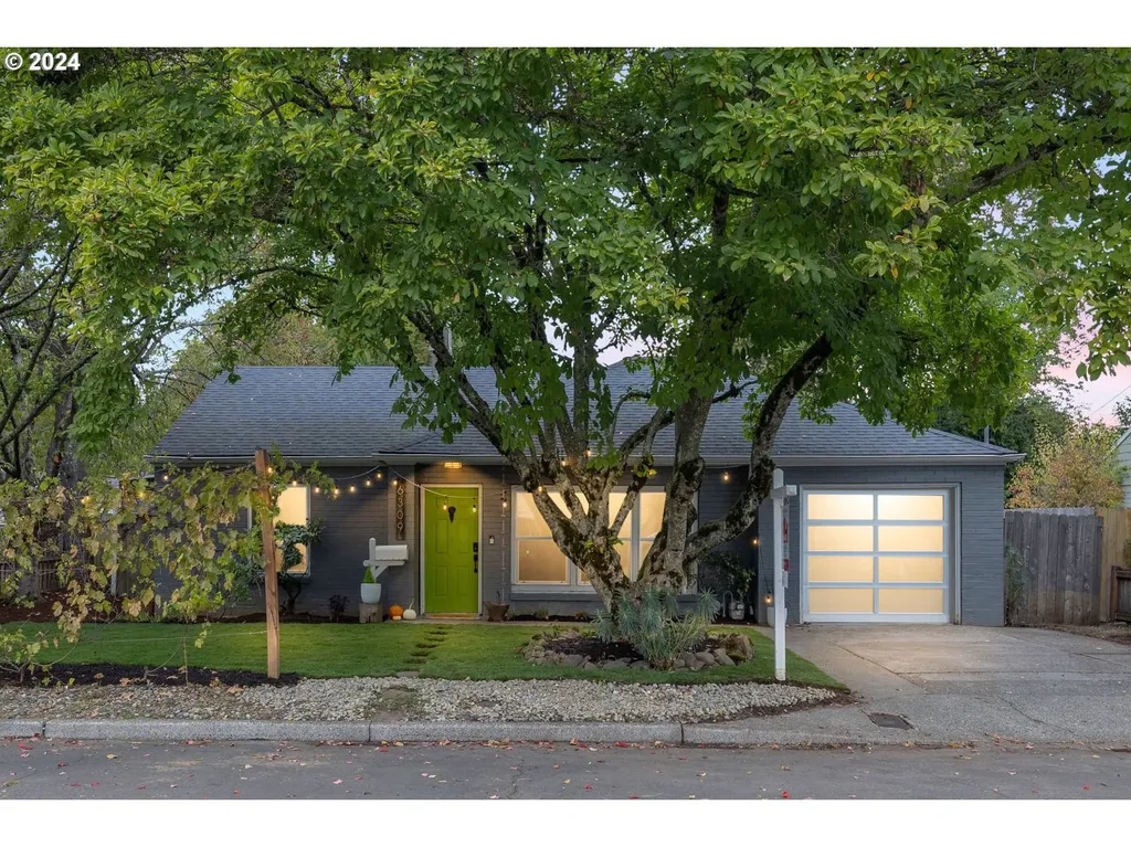 6309 SE Tibbetts Street Portland OR 97206