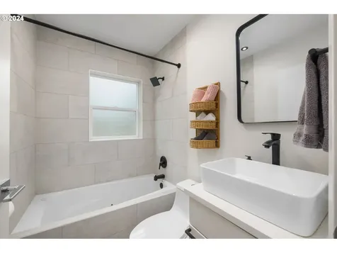 6309 SE Tibbetts Street Portland OR 97206
