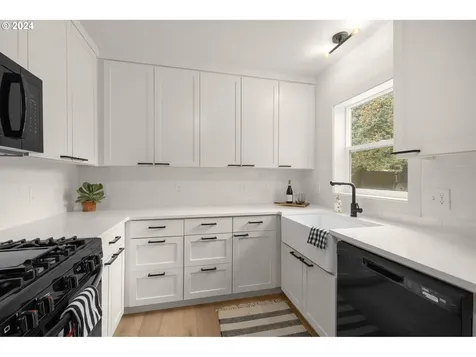 6309 SE Tibbetts Street Portland OR 97206