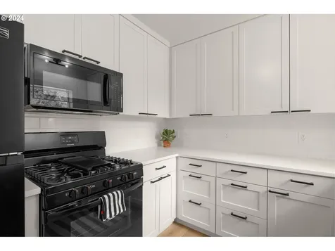 6309 SE Tibbetts Street Portland OR 97206