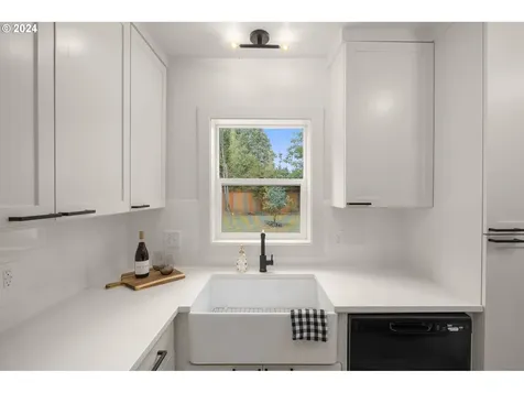 6309 SE Tibbetts Street Portland OR 97206