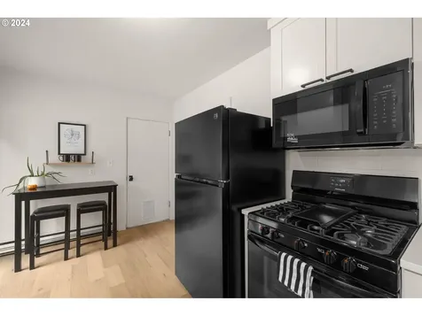 6309 SE Tibbetts Street Portland OR 97206