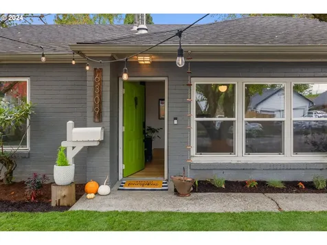 6309 SE Tibbetts Street Portland OR 97206