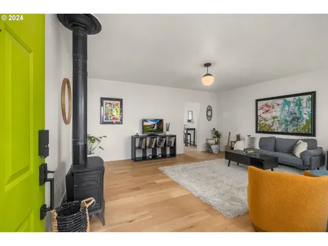 6309 SE Tibbetts Street Portland OR 97206