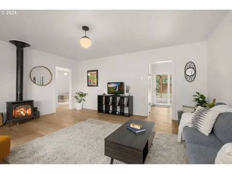 6309 SE Tibbetts Street Portland OR 97206