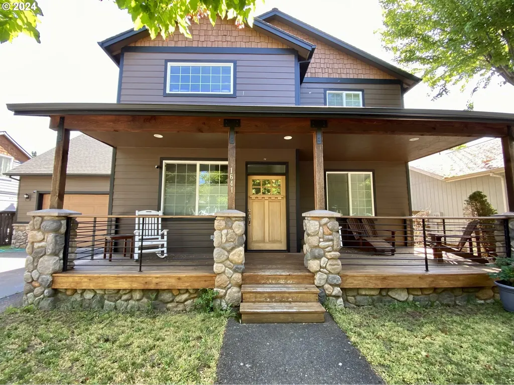 1641 5th Street Hood River OR 97031