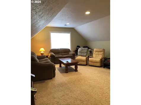 1641 5th Street Hood River OR 97031