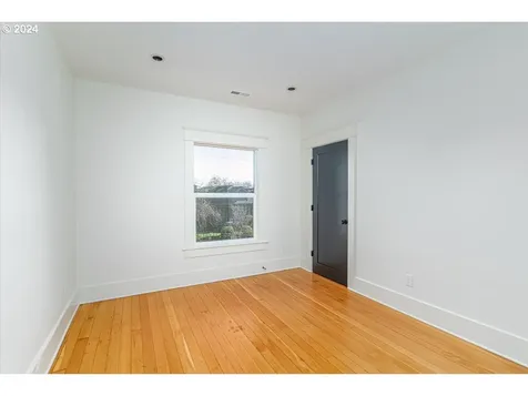 4075 N Commercial Avenue Portland OR 97227
