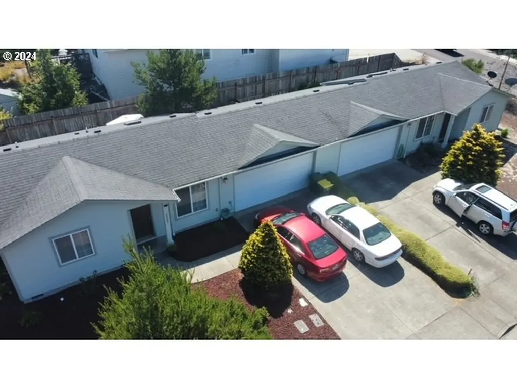 3410/3430 Redwood Street Florence OR 97439