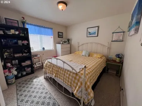 3410/3430 Redwood Street Florence OR 97439