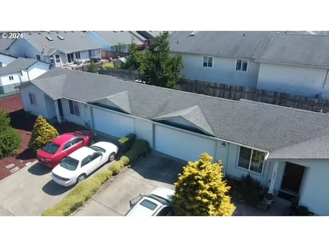 3410/3430 Redwood Street Florence OR 97439