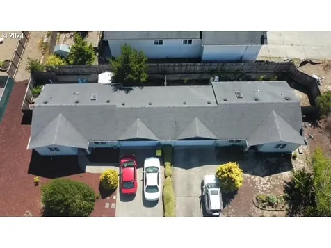 3410/3430 Redwood Street Florence OR 97439