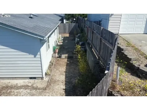 3410/3430 Redwood Street Florence OR 97439
