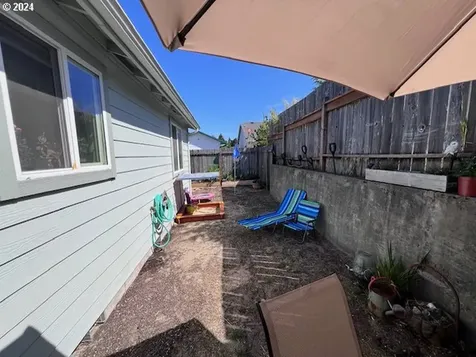 3410/3430 Redwood Street Florence OR 97439