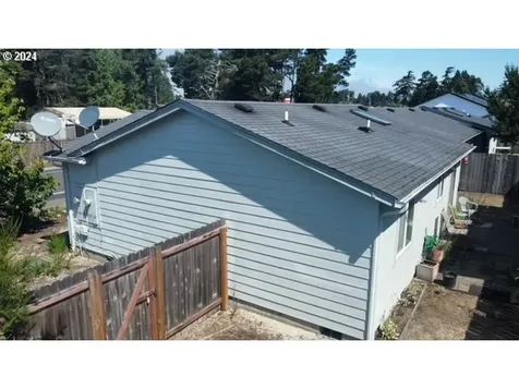 3410/3430 Redwood Street Florence OR 97439