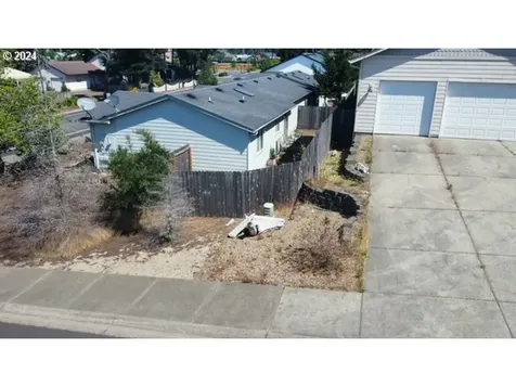 3410/3430 Redwood Street Florence OR 97439