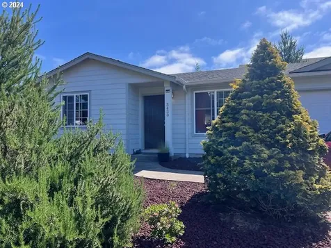 3410/3430 Redwood Street Florence OR 97439
