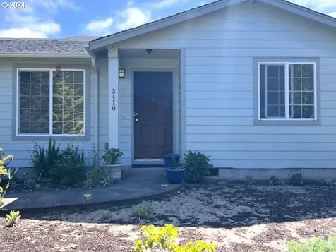 3410/3430 Redwood Street Florence OR 97439