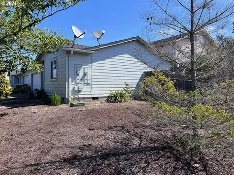 3410/3430 Redwood Street Florence OR 97439