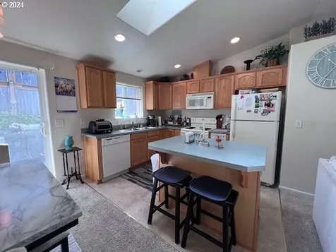3410/3430 Redwood Street Florence OR 97439
