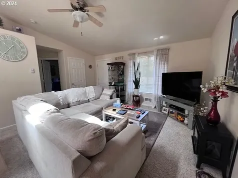 3410/3430 Redwood Street Florence OR 97439