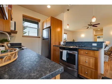 905 Zanna Lane Hood River OR 97031