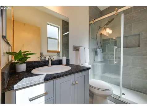 905 Zanna Lane Hood River OR 97031