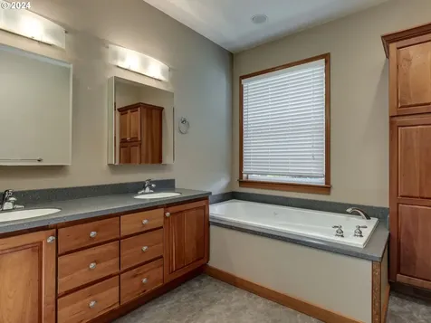 15894 Altona Lane Oregon City OR 97045