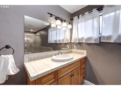 2211 Se 181st Avenue Portland OR 97233
