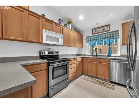 1825 3rd Street Columbia City OR 97018