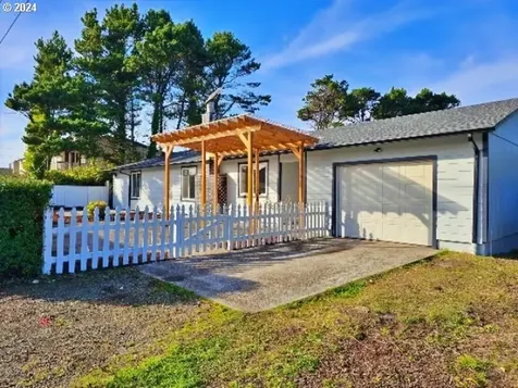 315 El Pino Avenue Lincoln City OR 97367