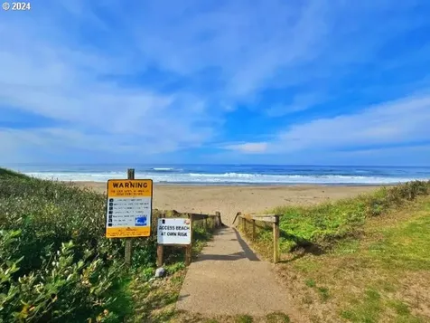 315 El Pino Avenue Lincoln City OR 97367