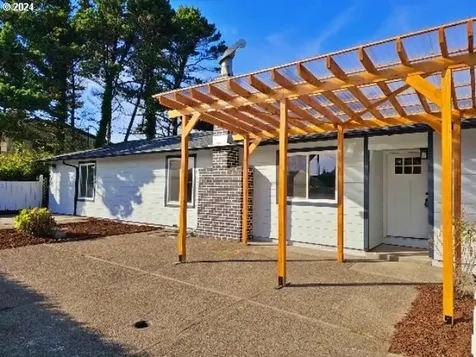 315 El Pino Avenue Lincoln City OR 97367