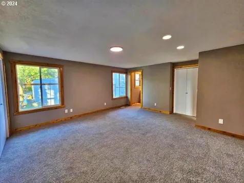 315 El Pino Avenue Lincoln City OR 97367