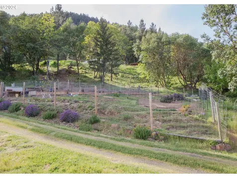 3177 Weaver Road Myrtle Creek OR 97457