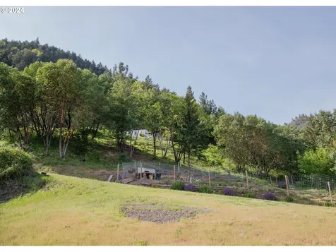 3177 Weaver Road Myrtle Creek OR 97457