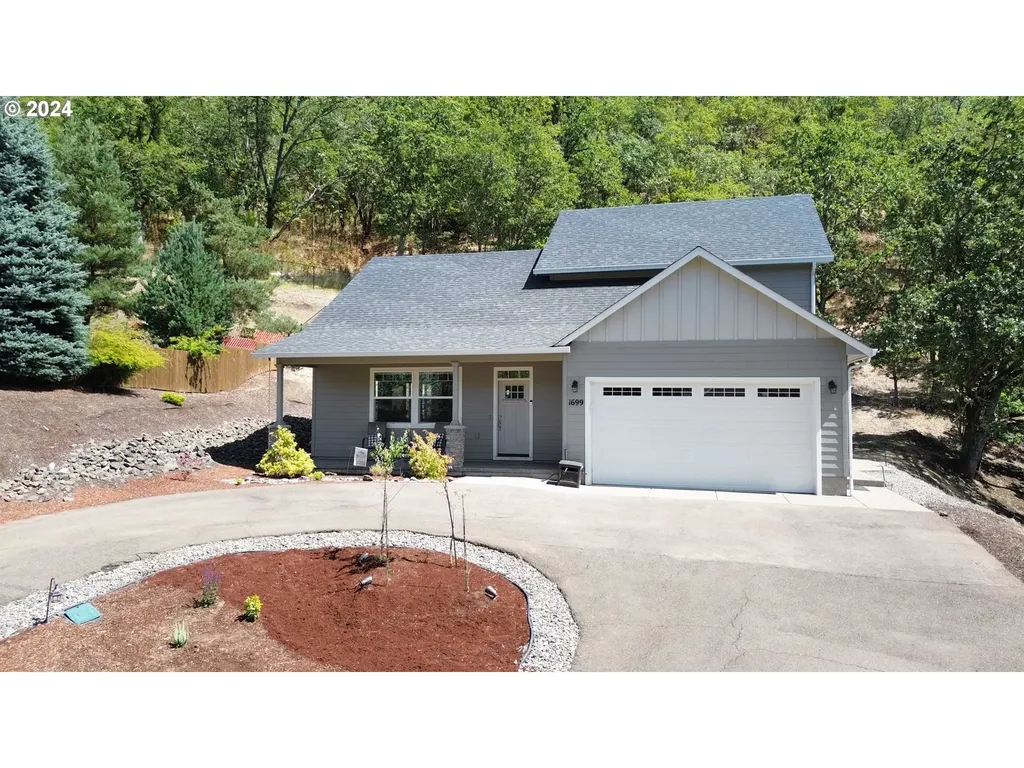 1699 NE Rocky Drive Roseburg OR 97470